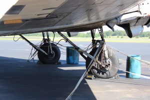 This landing gear has seen better days.  Also notice the buckets to catch dripping oil that is all over.
